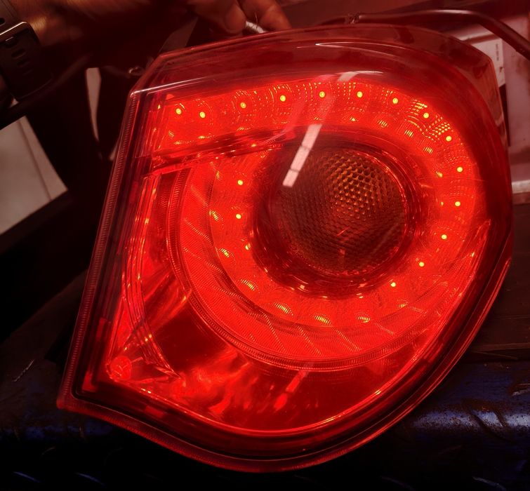 Farolins traseiros esquerdo e direito  painel Alfa Romeo Giulietta