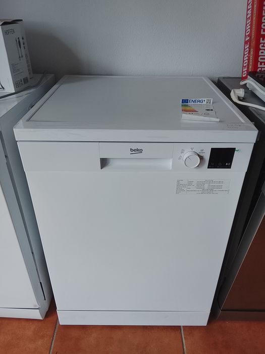 Máquina Lavar Louça BEKO (Artigo Novo c/ Pequeno Defeito Estético)