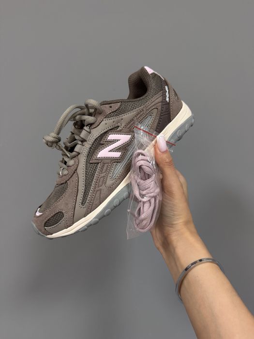 Спортивні жіночі кросівки NEW BALANCE 204L BROWN PINK нью баланс коричневі