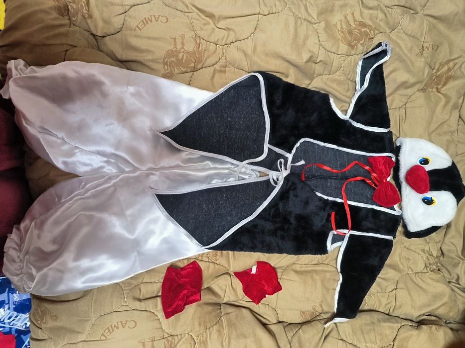 Карнавальні костюми пінгвіна,лисички