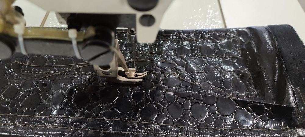 Одноигольная промышленная швейная машина с двойным продвижением ткани