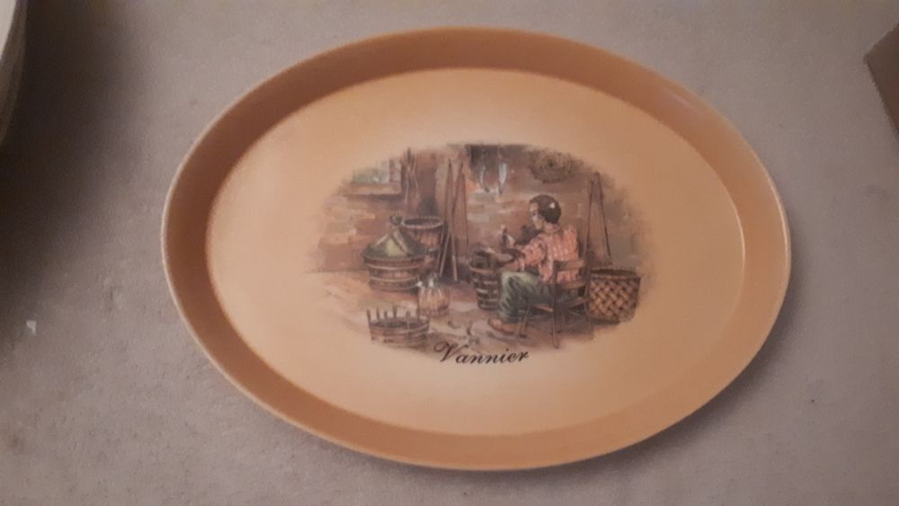 Travessas antigas em cerâmica