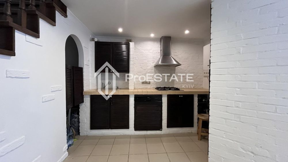 Продаж Таунхауса + гараж в центрі Борисполя