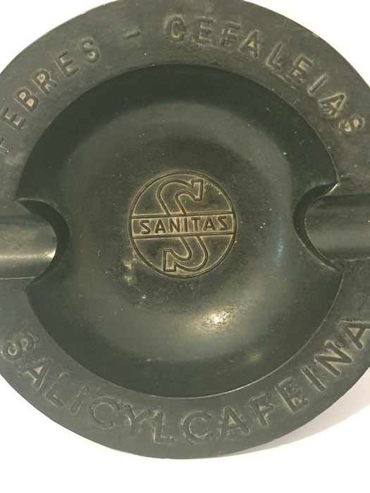 Cinzeiro publicitário antigo em baquelite  da Sanitas