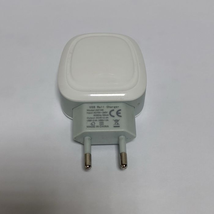 Carregador USB Duplo 2.4A – Prático, Rápido e Seguro (Bivolt)