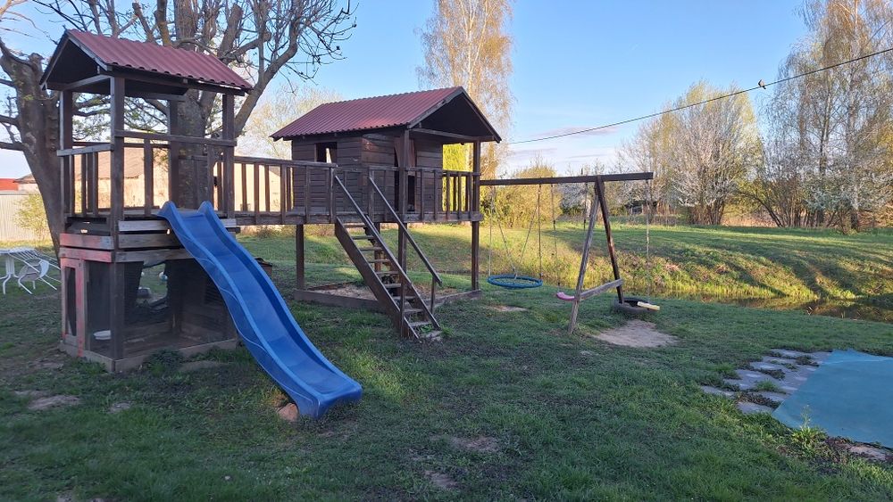 Domek dla dzieci. Plac zabaw.