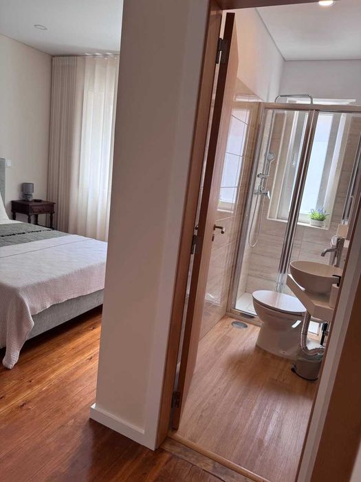 Quarto mobilado c/ WC privado