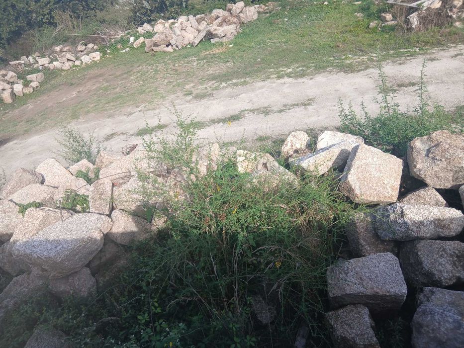 Pedras de granito para muros e casas