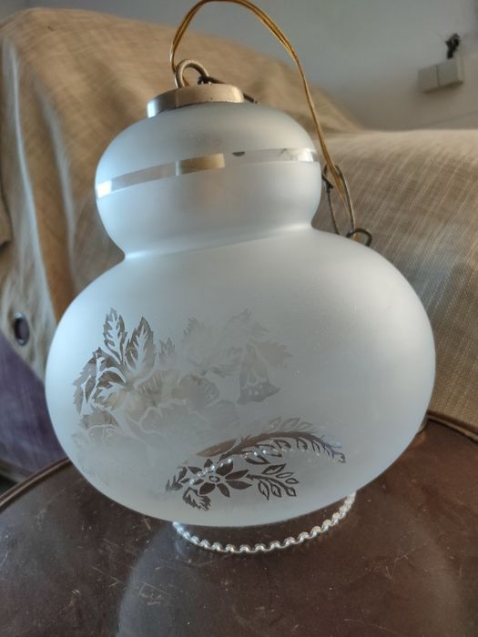 Candeeiro de tecto antigo.