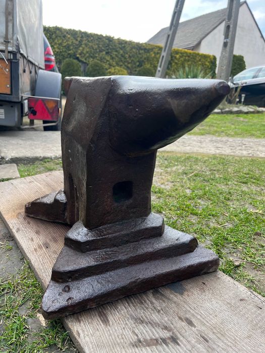 sprzedam kowadło kowalskie stare