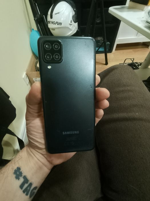 Samsung Galaxy A12 com ecrã partido