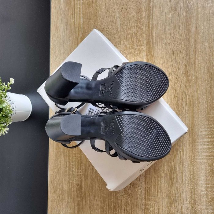 Sandálias Pretas Compensadas