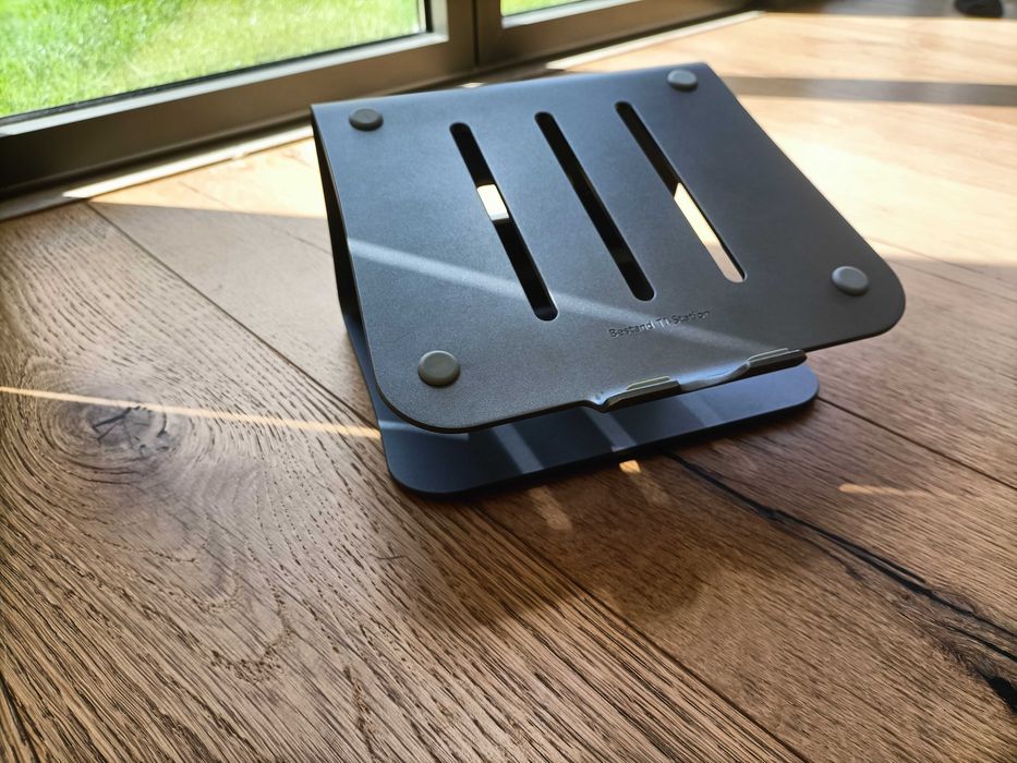 Suporte Vertical LENTION para MacBook / Portátil | Alumínio Cinzento Sideral