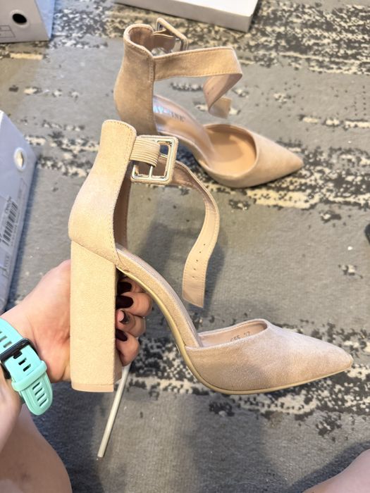 Жіночі туфлі лодочки із ремінцем 37 розмір