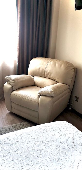 Conjunto de Sofás Chateau d’Ax em Pele – Excelente Estado