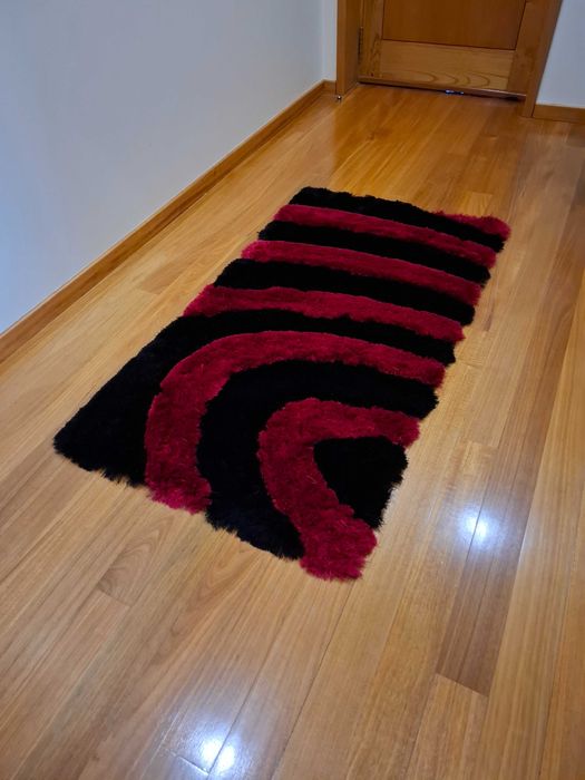 Conjunto 3 carpetes de pelo alto em segunda mão mas em ótimo estado