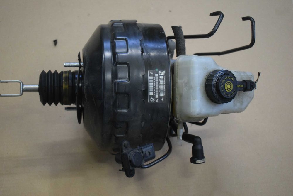 BMW 1 E81 08r serwo hamulcowe pompa 678.5646