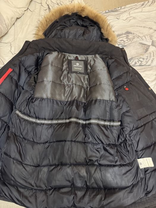 Продам зимнюю куртку очень теплая. Куртка  в идеальном состоянии.