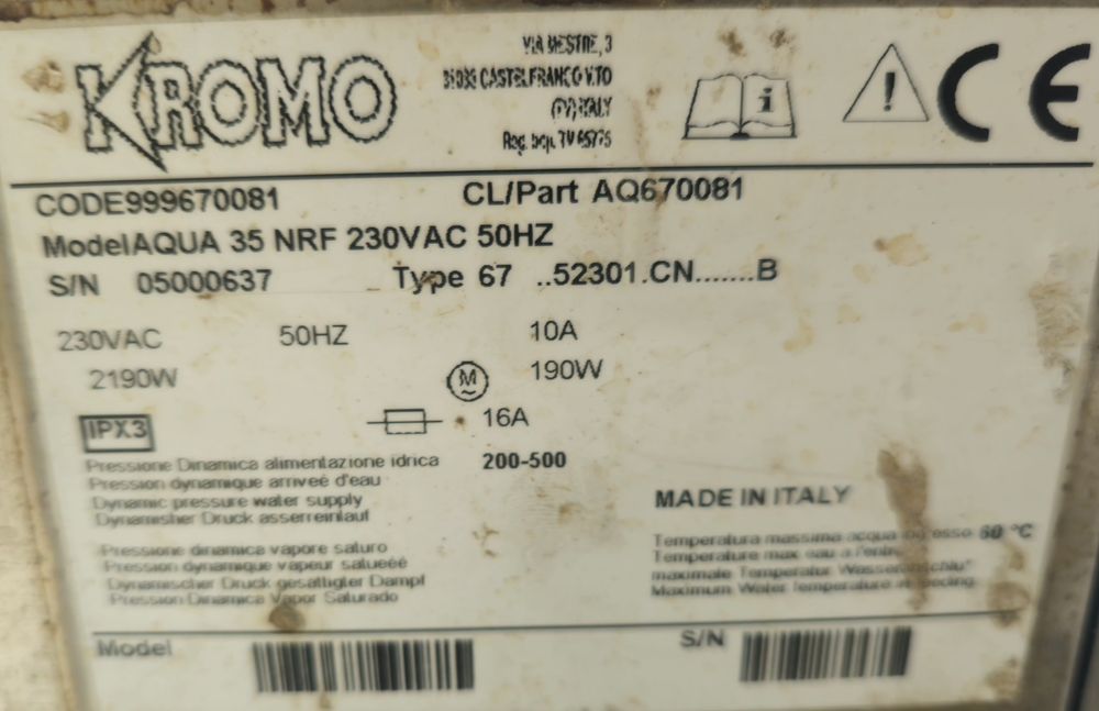 Máquinas de lavar copos Hemerson RB 53 e Kromo Aqua 35, a funcionar, com cestos e acessórios
