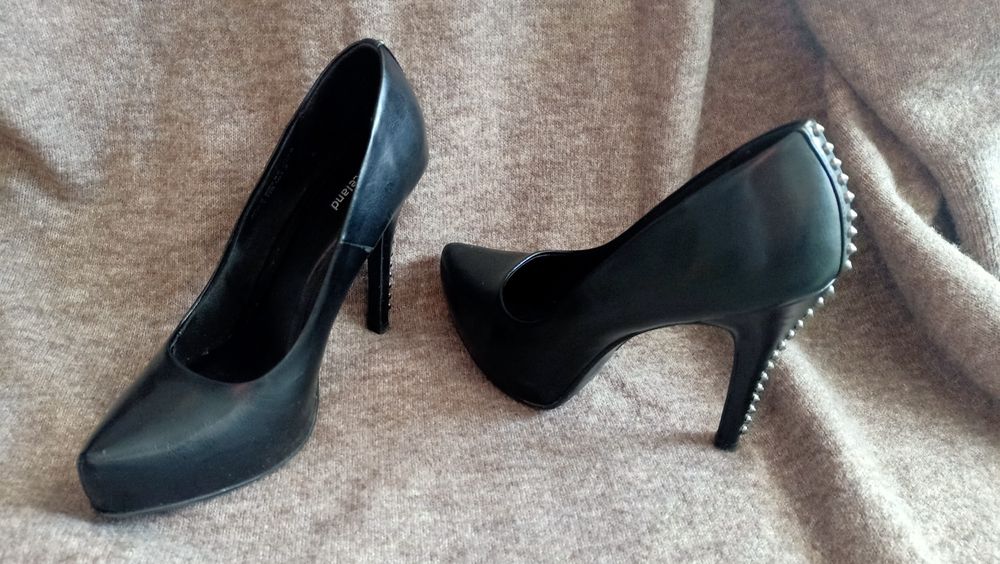 Szpilki czarne na platformie 38