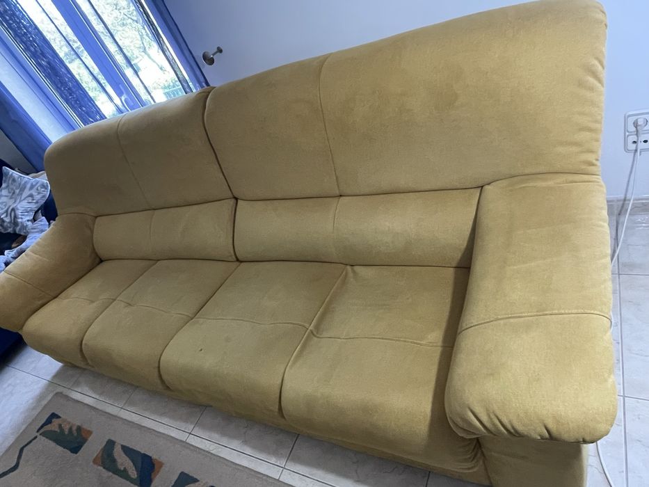 Sofa amarelo torrado