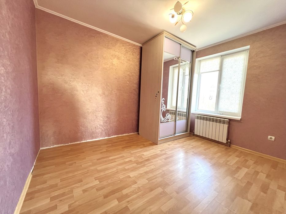 Продаж будинку з магазином на 1 поверсі!