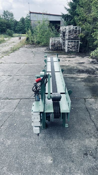 Podajnik centrujacy do wielopily  centrownik