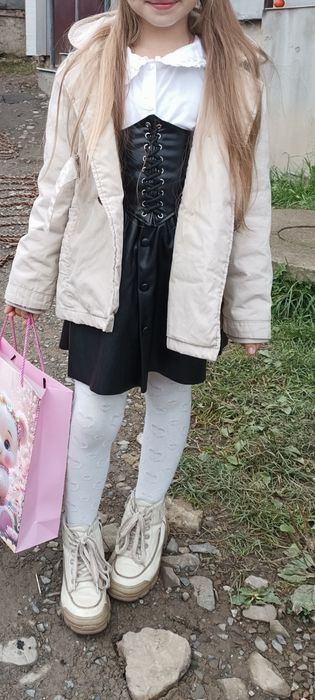 бежевий тренч для дівчинки