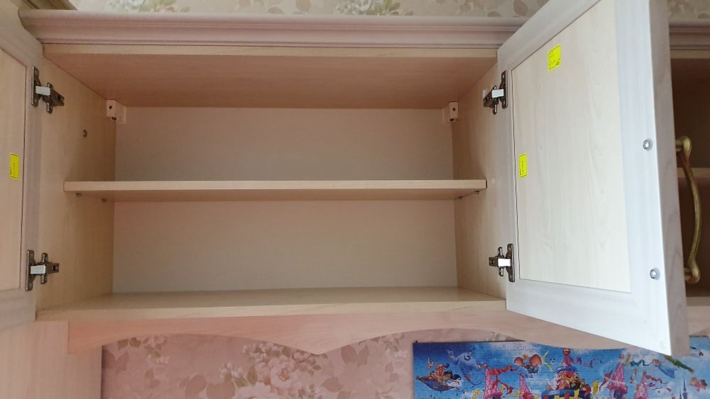 Полка в   детскую