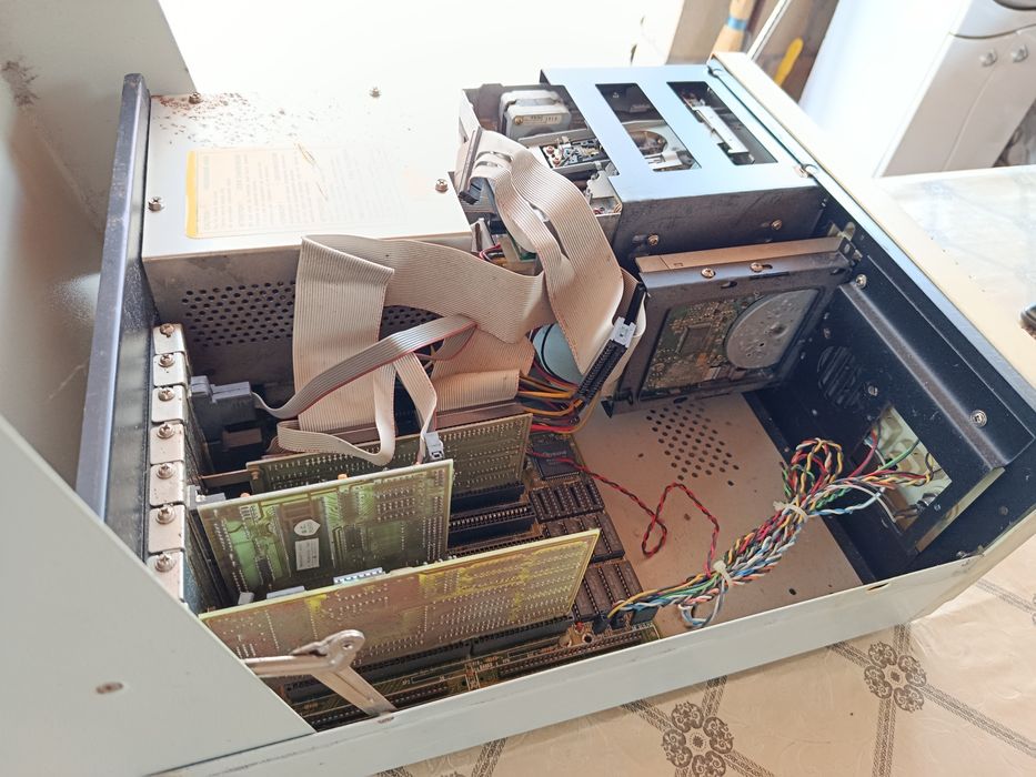 Ретро комп'ютер IBM 286