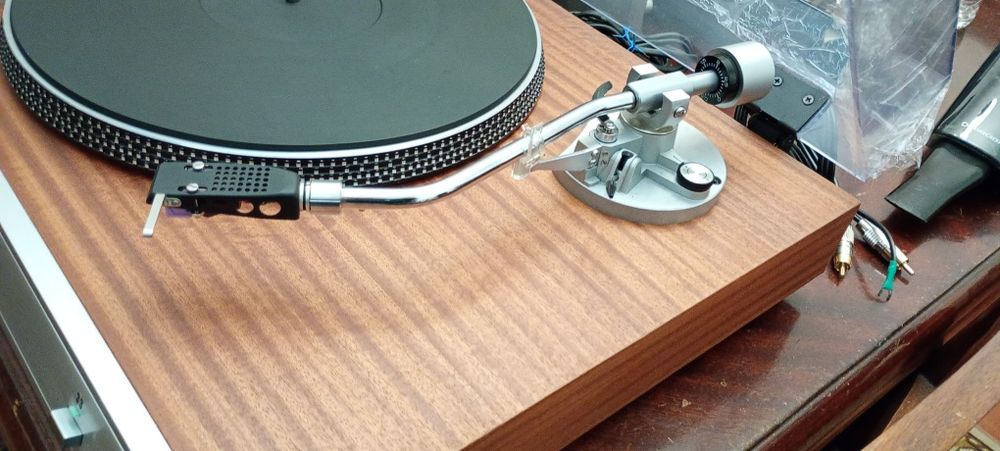 Gira discos CCE DD-7000 direct drive