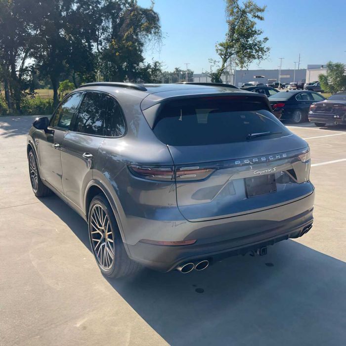 Porsche Cayenne      2022