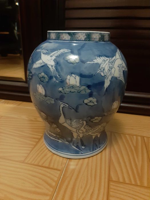 Decorative vase with herons443744013370664960