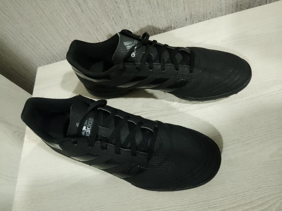 Сороконожки Adidas оригінальні 44-45 р. Нові