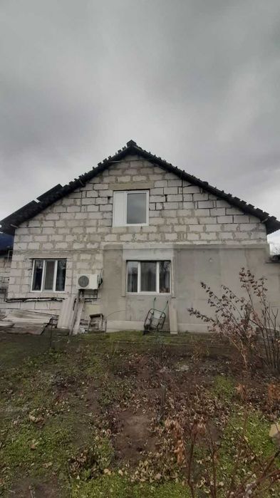 Будинок з  ділянкою  для  бізнесу біля озера та бору продаж