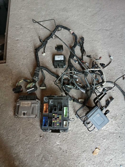 Разборка Форд Фокус 3, запчасти ford focus 3, usa, цвет YZ
