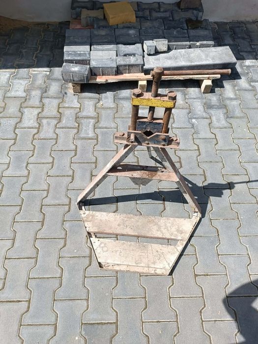 Lewarek i imadło do rur