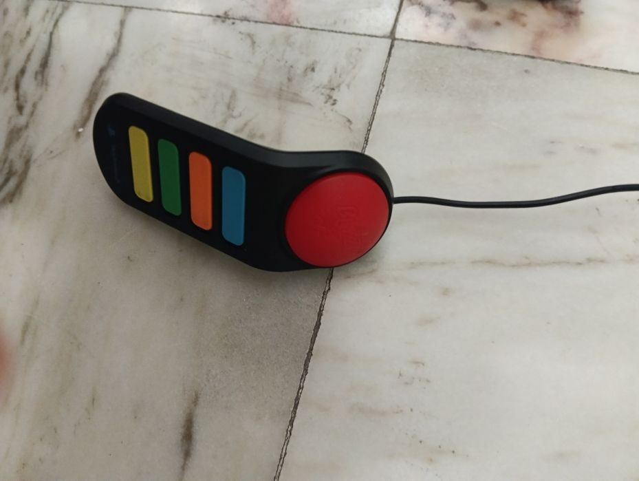 Conjunto de 4 Comandos Buzz! Buzzers Originais com Fio para PlayStation 2 (PS2)