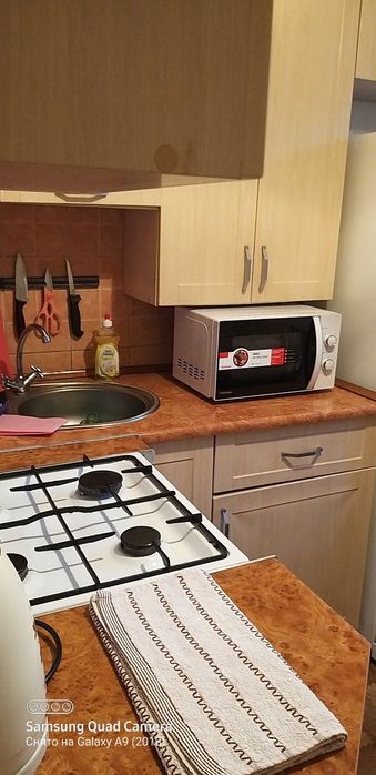 Посуточно 1 ком.квартиру. 2 + 1 спальн. мест.. .Центр. г.Каменское.