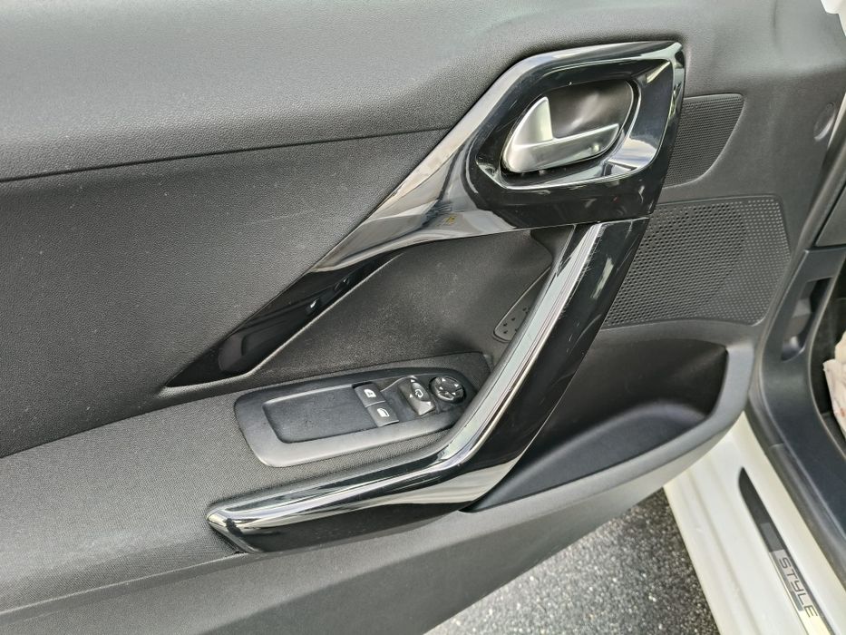 Peugeot 208  1.4 HDI Style
