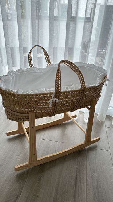 Alcofa em verga com suporte