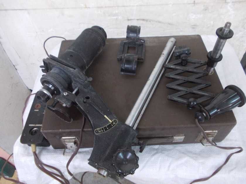 Stary powiększalnik do zdjęć Radziecki walizkowy