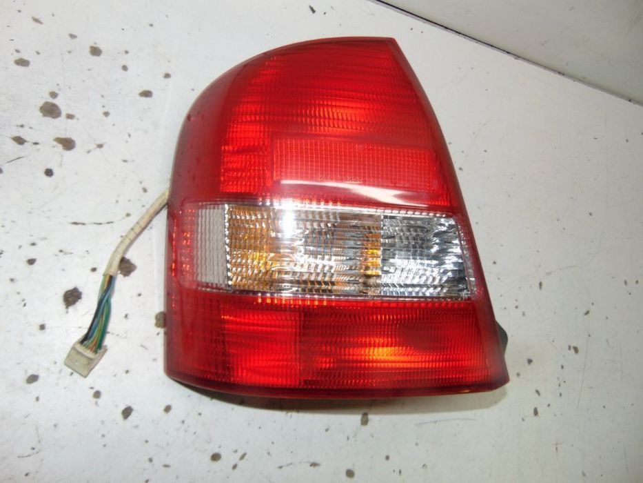 mazda 323 1998 a 2002  farolim trás esquerdo