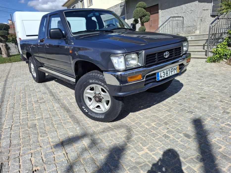 Toyota hilux 2.4D  4x4 em bom estado. Apenas 96000km.