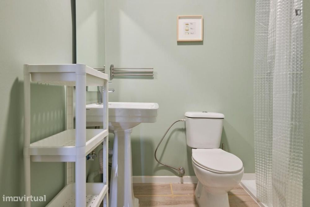 Quarto - localizado em Marquês de Pombal Lisbon