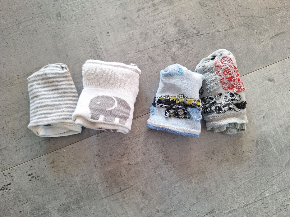 4 pary skarpetek niemowlęcych