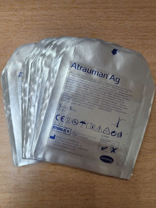 Atrauman AG opatrunek z maścią ze srebrem, 5x5cm, 32 sztuki