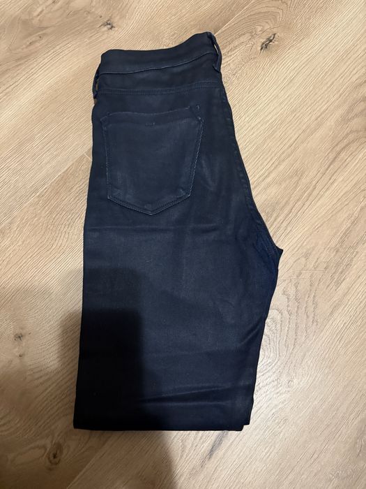 Woskowane jeansy damskie Hm