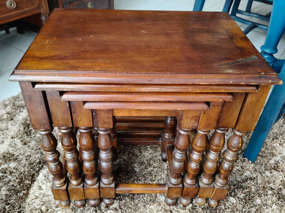 Conjunto de mesas de apoio "ninho"