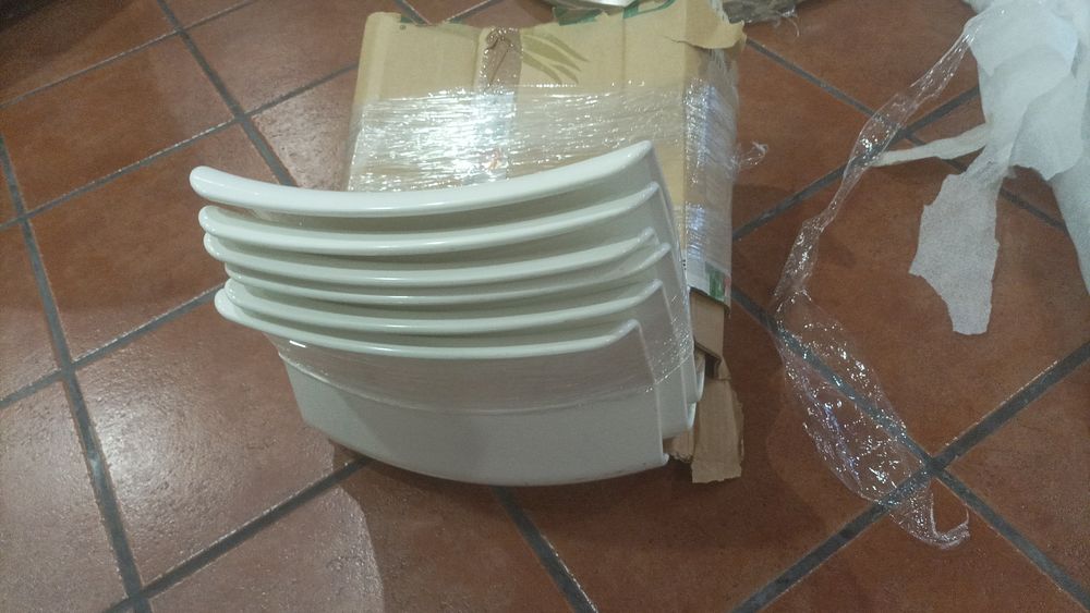 Conjunto de 6 cadeiras e 2 mesas BAR